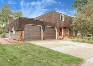 1175 Maricopa Dr, Oshkosh, WI 54904