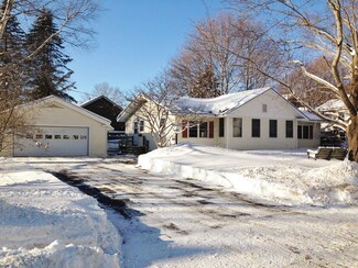 7 Pleasant St, Orono, ME 04473