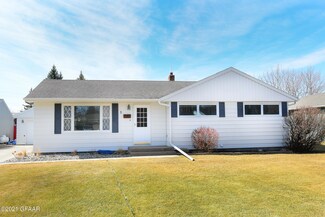 5 Wylie Ct, East Grand Forks, MN 56721