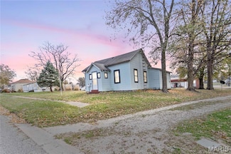 338 W Rowe St, Roodhouse, IL 62082