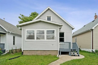 835 10th St SW, Cedar Rapids, IA 52404