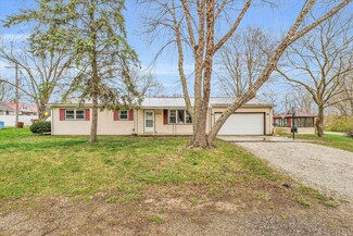 202 4th St, Fisher, IL 61843