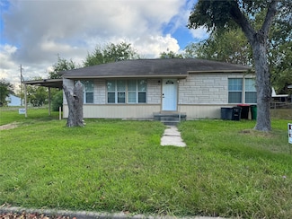 1221 Parkway St, Baytown, TX 77520
