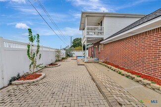 116 Stonewood Place, Victoria, TX 77901