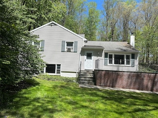 9 Grandview Dr, Pleasantville, NY 10570