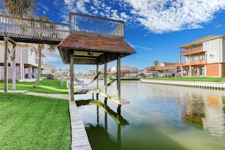 9 N Skimmer St, La Marque, TX 77568