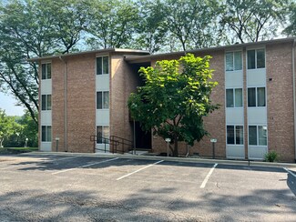 5811 Oakwood Dr Unit B, Lisle, IL 60532