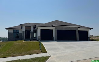 10113 Laramie St, Papillion, NE 68046
