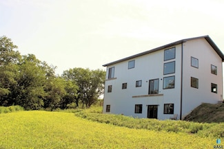 48201 304th St, Alcester, SD 51023