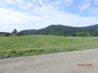 1526 Halls Stream Rd, Pittsburg, NH 03592