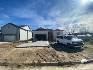 2513 Sawmill Rd, Junction City, KS 66441