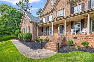 927 Cove Point Ln, Fort Mill, SC 29708