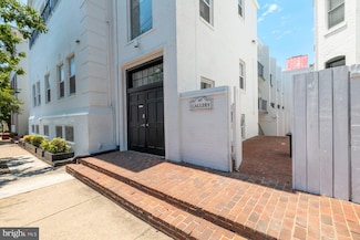 207 S Patrick St Unit 101, Alexandria, VA 22314