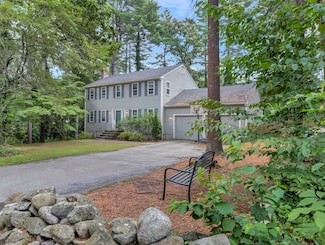 8 Essex St, Mansfield, MA 02048