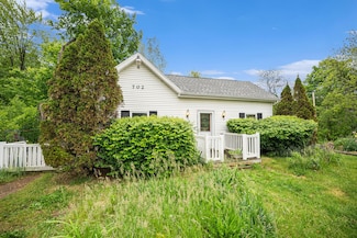 702 W Arlington St, Bangor, MI 49013