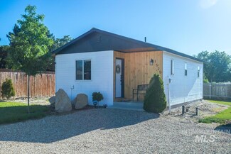 1520 Farmway Rd, Caldwell, ID 83607