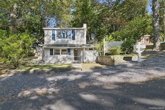 7 Yucca Rd, Rocky Point, NY 11778