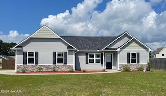 233 Breakwater Dr, Sneads Ferry, NC 28460