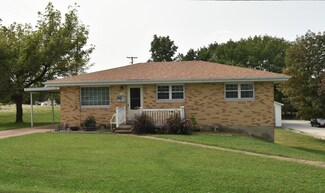 1126 E Jefferson St, Linn, MO 65051