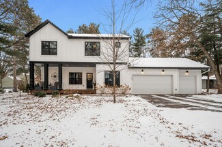 162 Saint Marie St, Shoreview, MN 55126
