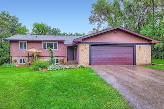 5139 Woodhill Rd, Minnetonka, MN 55345