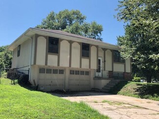 304 Millview Dr, Buckner, MO 64016