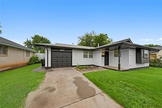 841 NW 8th St, Moore, OK 73160