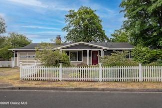 821 13th Ave, Seaside, OR 97138