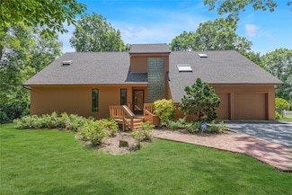 50 Valleywood Rd, ComMacK, NY 11725