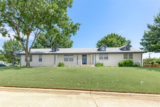 422 Francis Ave, Lindsay, OK 73052