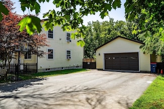 16 Oak St, Fairhaven, MA 02719