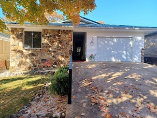 1002 S Manor Dr, Horseshoe Bend, AR 72512