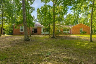 943 Ravine Rd, Signal Mountain, TN 37377