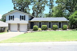 4 Hunting Hill Ln, Little Rock, AR 72227