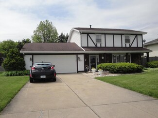 951 Ivanhoe Ln, Dyer, IN 46311