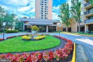 3709 S George Mason Dr Unit 305, Baileys Crossroads, VA 22041