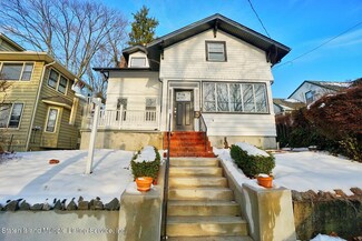 637 Clove Rd, Staten Island, NY 10310
