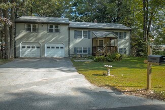 9 Wood Ave, Topsham, ME 04086