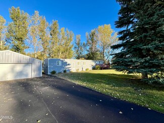 310 8th St, Riverdale, ND 58565