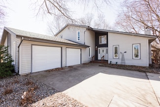628 Melissa Ln, Saint Anne, IL 60964