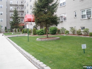 2215 N Central Rd Unit 4B, Fort Lee, NJ 07024