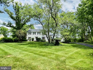 216 Penn View Dr, Pennington, NJ 08534