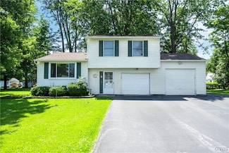 109 Roundmill Ln, Minoa, NY 13116