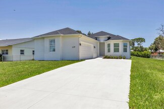 1228 Pineland Ave, Venice, FL 34285