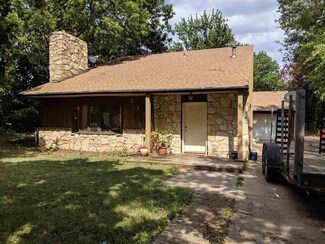 1127 N Cedar St, Abilene, KS 67410