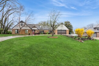 1441 Blackhawk Dr, Schaumburg, IL 60193