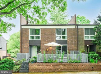 11554 Links Dr, Reston, VA 20190