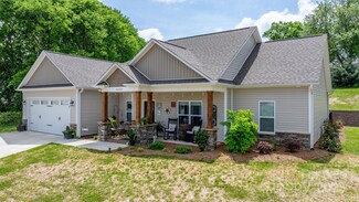 4949 Southview Dr, Hickory, NC 28602