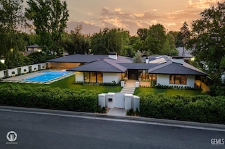 2221 Myrtle St, Bakersfield, CA 93301