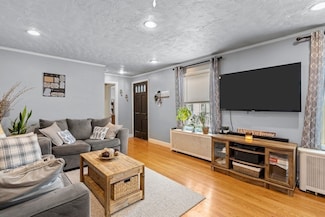 4 Ludington Rd, Worcester, MA 01602